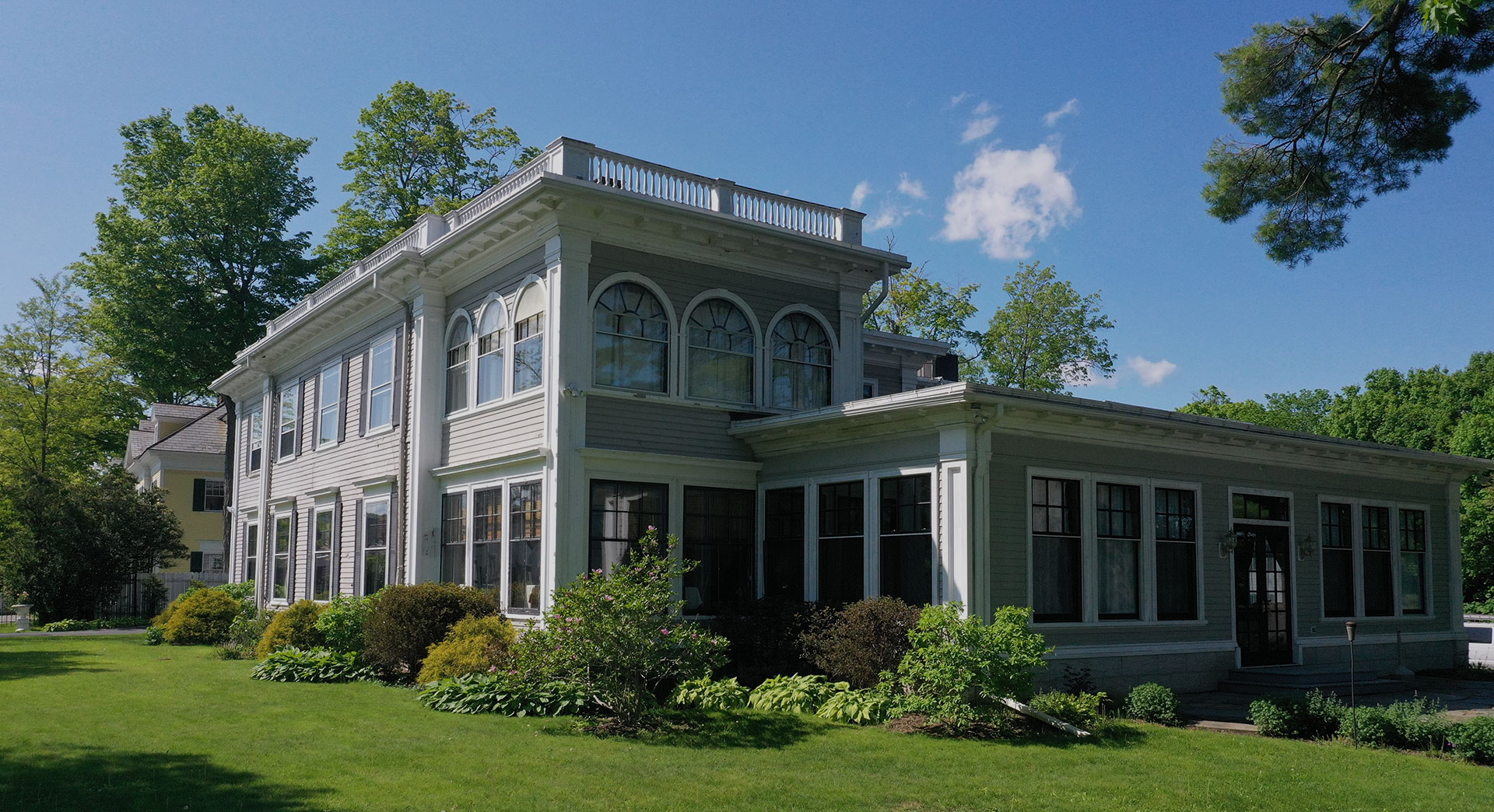 picture-of-gateways-in-summer-time – Gateways Inn